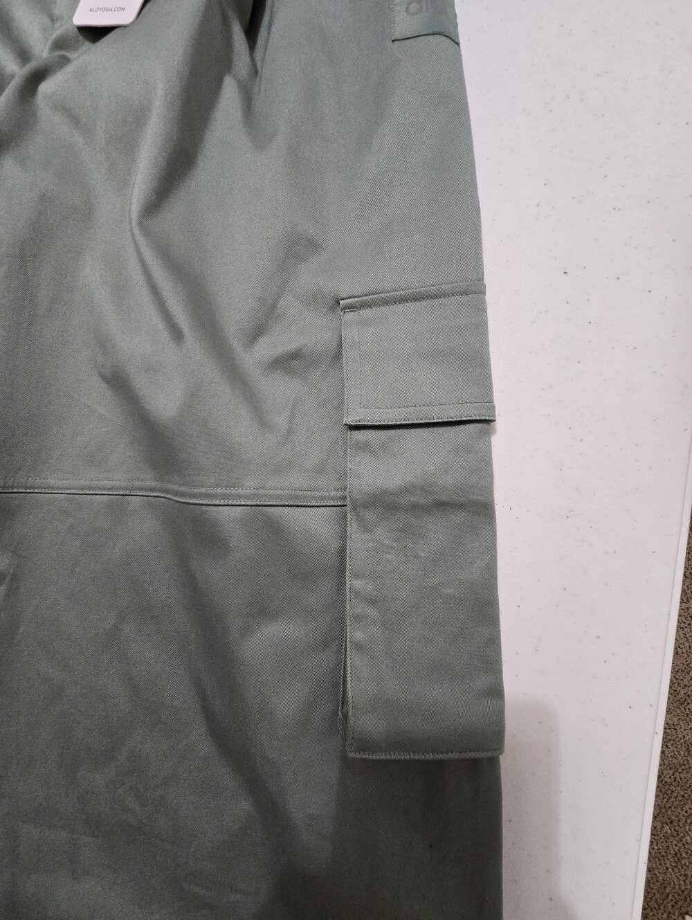 Alo Yoga High-Waist Night Out Cargo Trouser Botanical Green Women's Small NWT - Picture 9 of 15